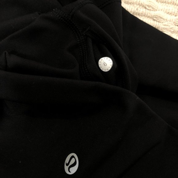 lululemon Wunder Under Crop (Hi-Rise) Full-On Luxtreme 21" Black (first release) - Picture 3 of 4